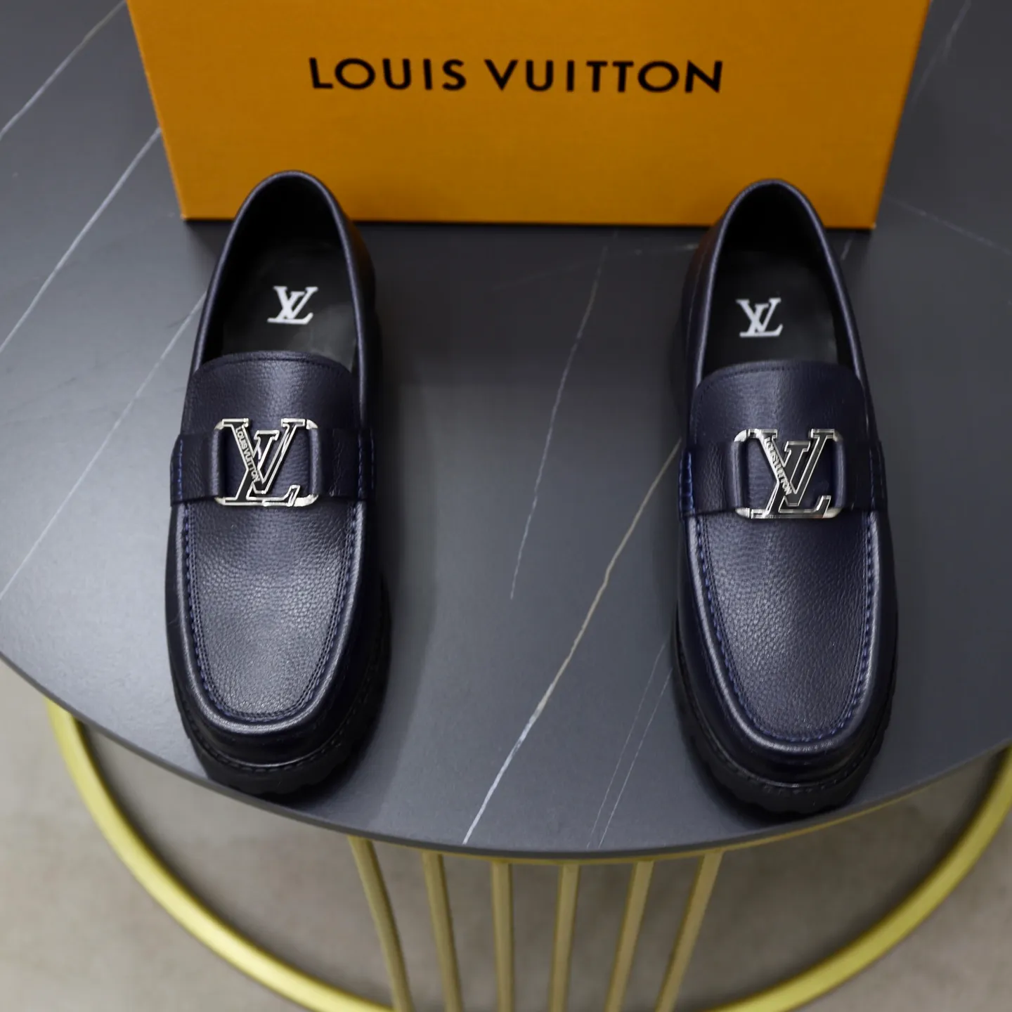 Men's men's shoes💰600💰Louis Vuitton LV men's classic Oxford shoes, men's business formal boutique leather shoes, classic style, almond kernel exquisite toe, ultimate art, the whole shoe is made of imported cow leather (open edge beads), carefully selected, fine pores, excellent gloss, soft texture, strong toughness, durable and not easy to deform, apricot calf leather lining, soft, comfortable, sweat-absorbent and breathable. Foam outsole, original box and dust bag packaging! Size: 38–44 (45/46 customized)